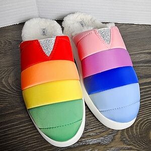 TOMS Pride Women’s Size 6 Slippers